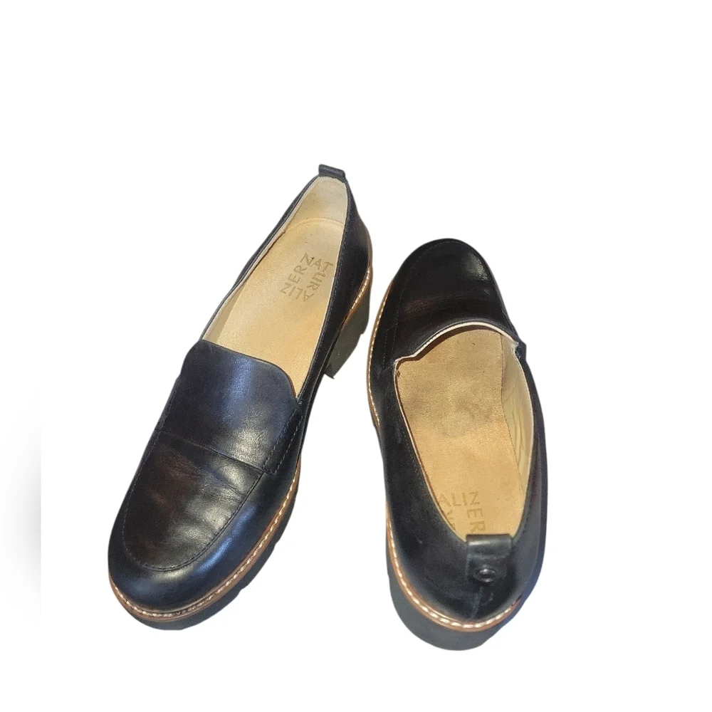 Naturalizer Women's Black Faux Leather Upper Round Toe Slip On Loafers 8M